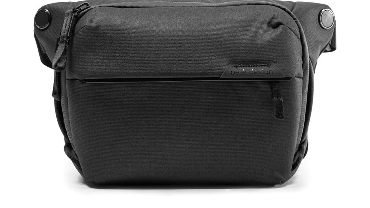 Copertina Recensione Peak Design Everyday Sling (2026): la borsa che trasforma il petto in postazione di lavoro