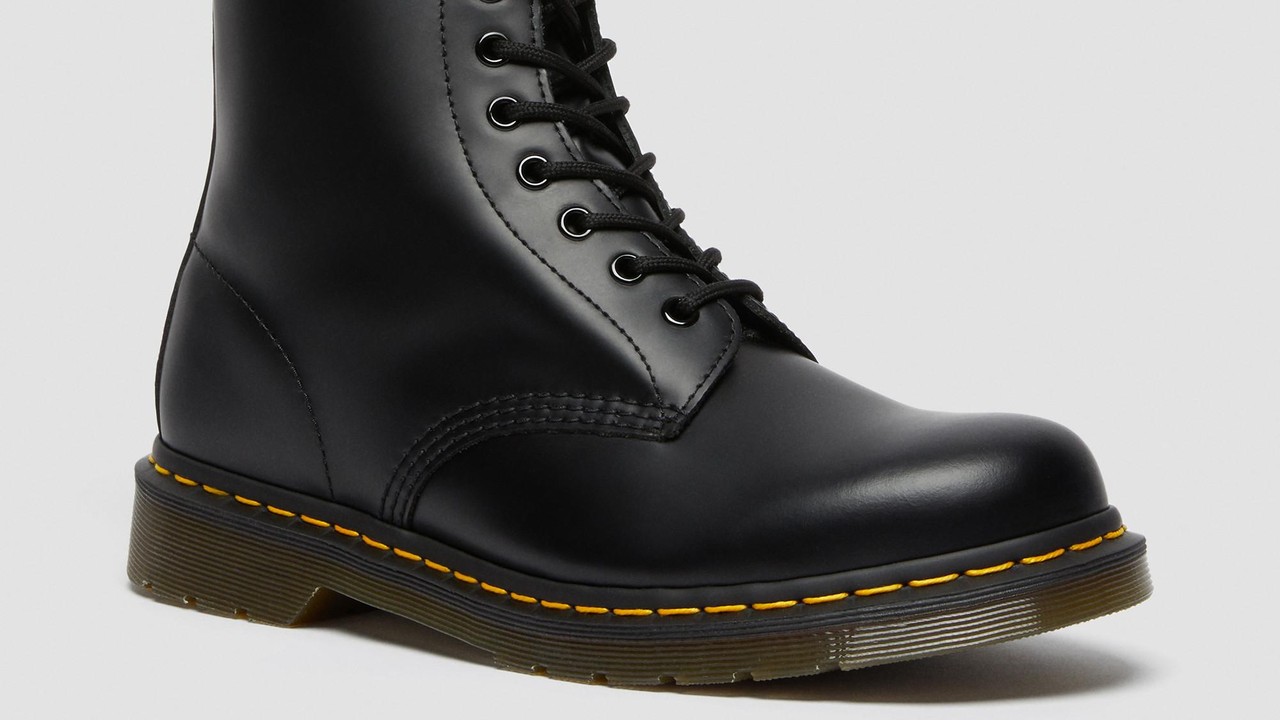 Copertina Recensione Dr. Martens 1460 (2026): lo stivale iconico vale ancora