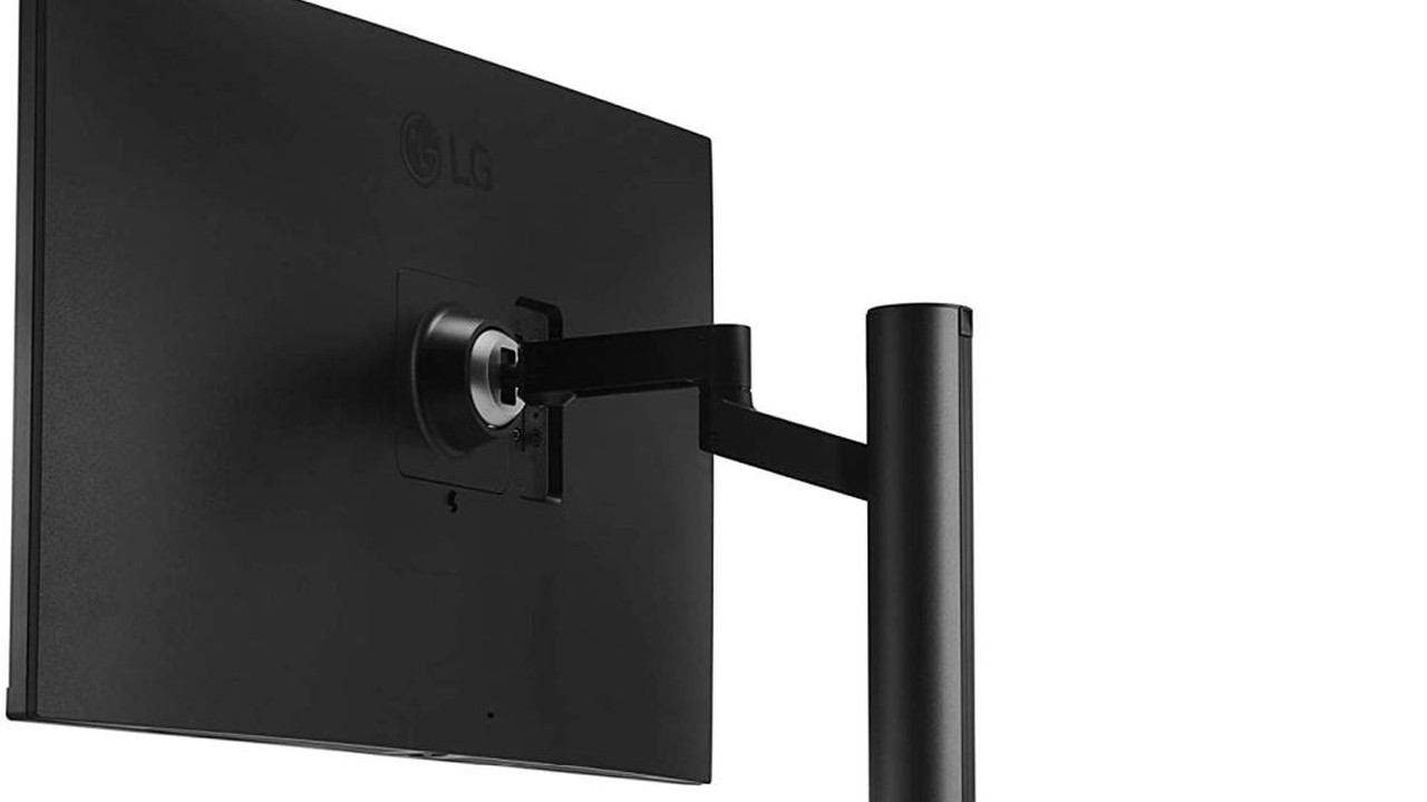 Copertina Recensione LG UltraFine 32UN880-B (2026): ergonomia e colore per chi lavora
