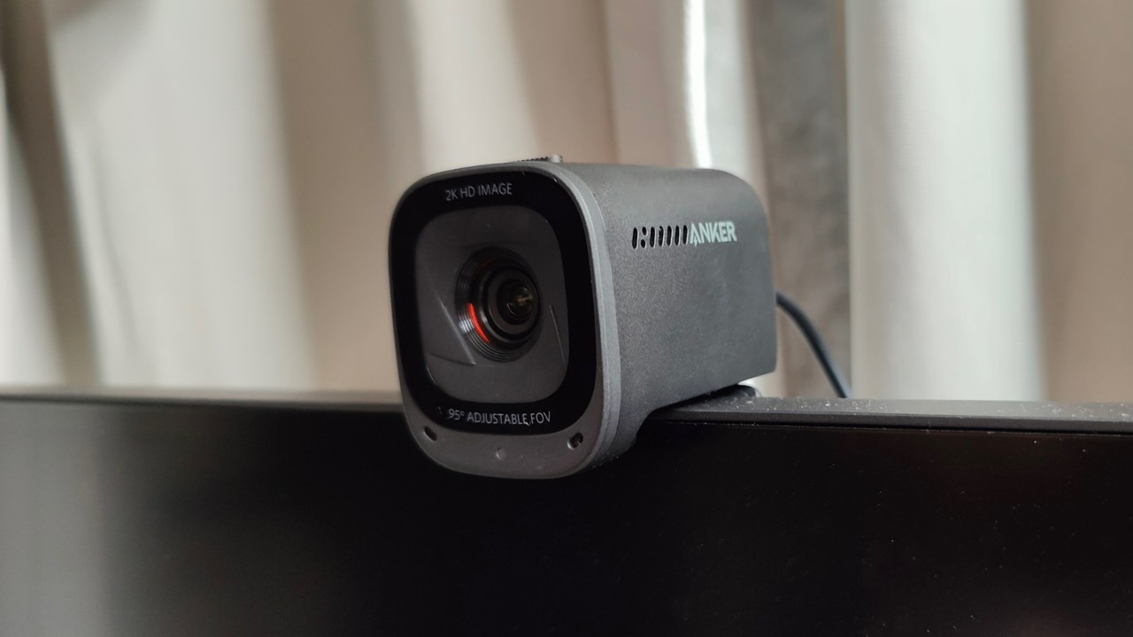 Copertina Recensione Anker PowerConf C200 (2026): la webcam 2K per riunioni professionali
